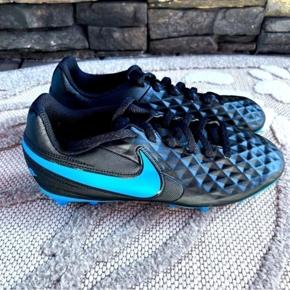 💚Nike Tiempo youth cleats size 4.5Y